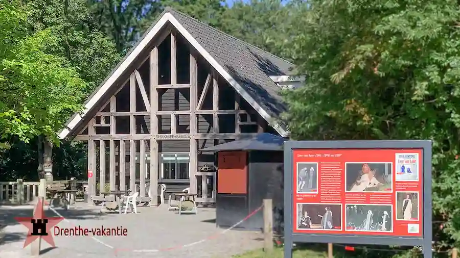 Start van de wandelroute bij Openlucht theater Shakespeare.