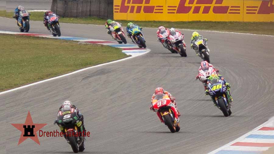 TT-assen MotoGP wedstrijd met Rossie hier nog op de derde rijpositie
